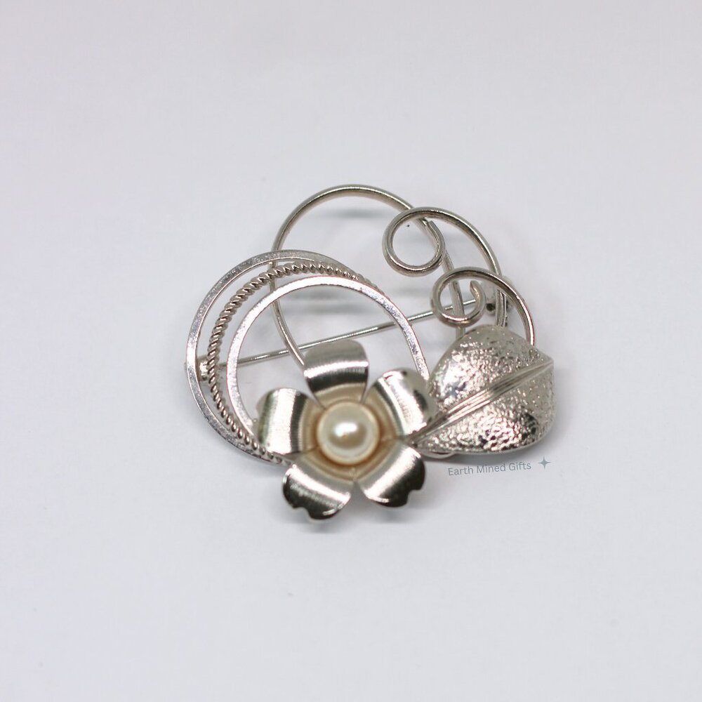 Vintage Floral Design with a single lustrous Akoya pearl
